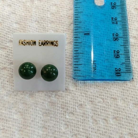 *3/$20* New Vintage Jade Gem Stone pierced stud earrings - Picture 3 of 3